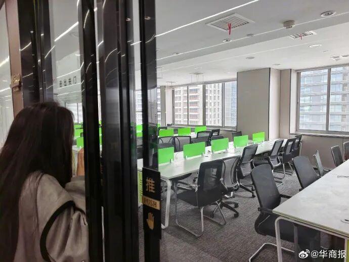 爱游戏体育官方入口-陕西一公司半夜通知“全员放假”，一夜搬空，领导失联，200多名员工数百万工资被拖欠，员工：连维权都不知怎么办